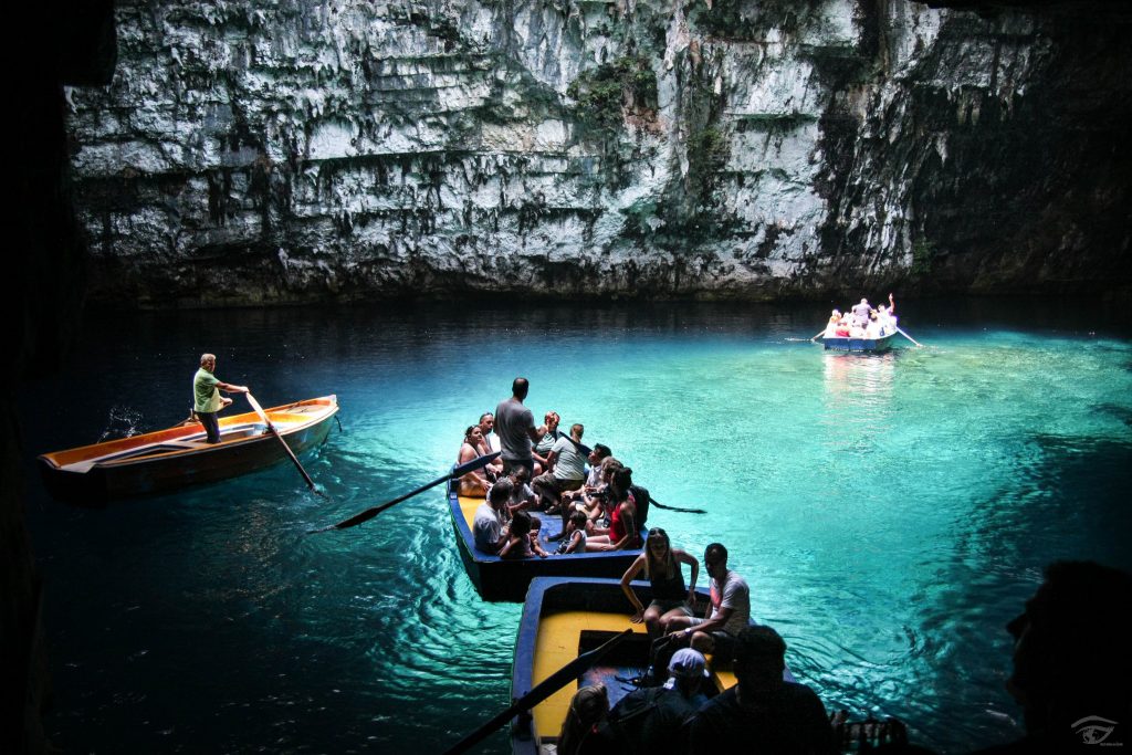 łódki na Melissani