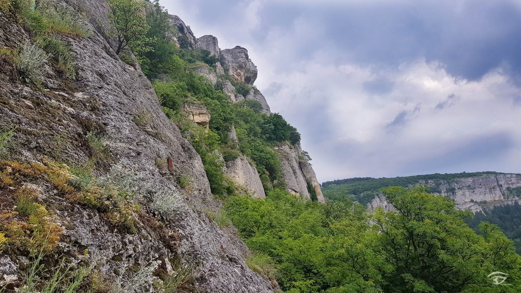 widok z drogi na fortecę, okolice jeźdźca z Madary